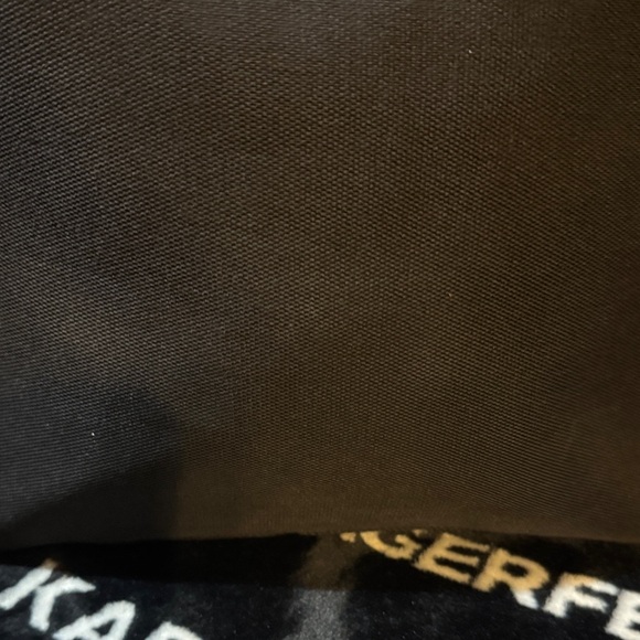 Authentic Gucci Shoulder Black Women's Bag With One Small Spot On Back - Picture 2 of 15